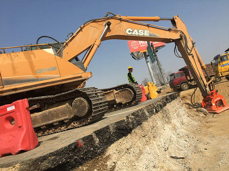 多功能振動夯實(shí)機(jī) 多功能振動夯實(shí)機(jī)